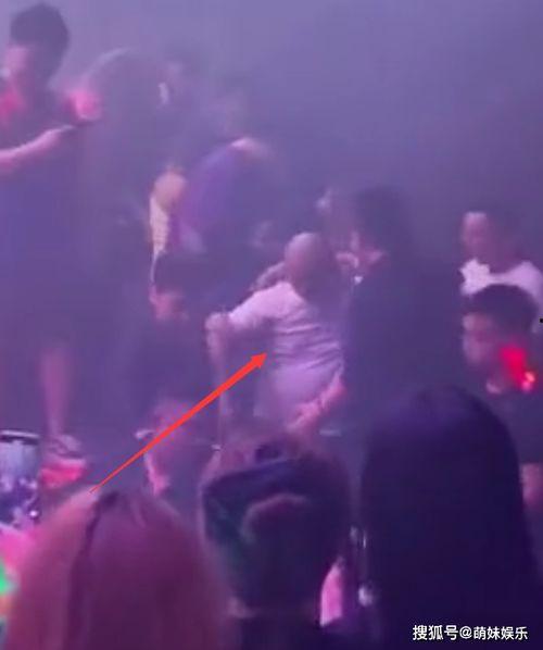 文案吃瓜网红怎么写吸引人,如何轻松吸引粉丝无数 第3张 文案吃瓜网红怎么写吸引人,如何轻松吸引粉丝无数 第3张